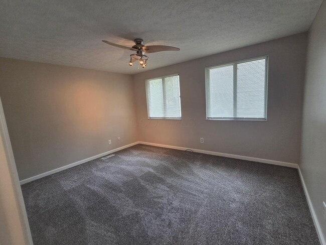 Building Photo - 5225 Wolf Run Dr