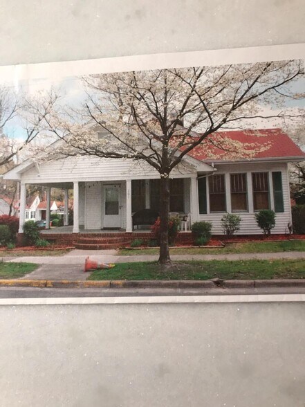 Exterior - 201 S Summit St