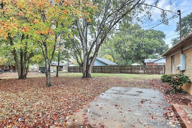 Building Photo - 8201 Hemby Wood Dr