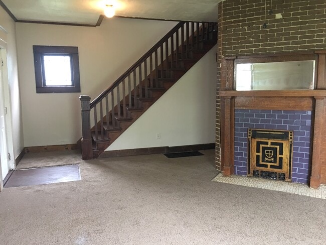 Building Photo - 3 Bed 1 Bathroom Available in Springfield +
