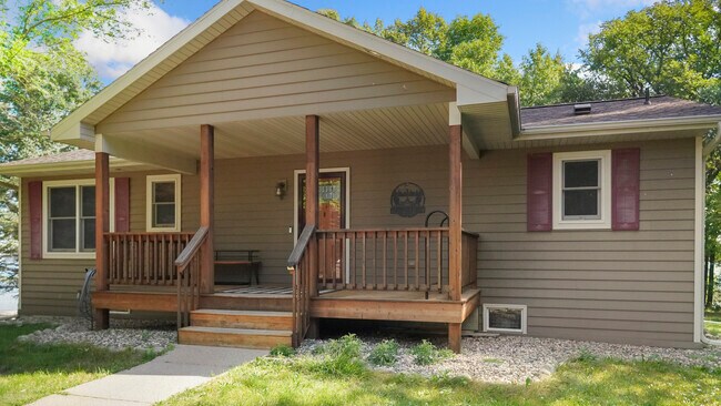 Building Photo - 15955 Bayview Dr NE