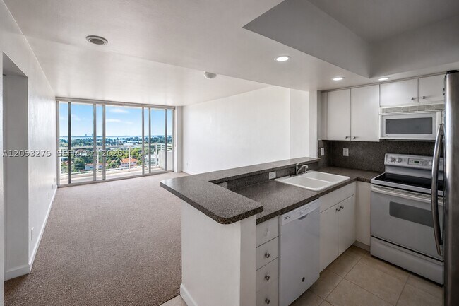Building Photo - 5600 Collins Ave