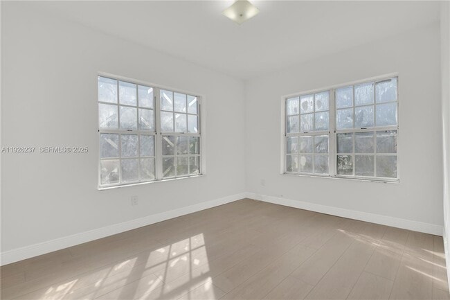 Building Photo - 963 SW 6th St