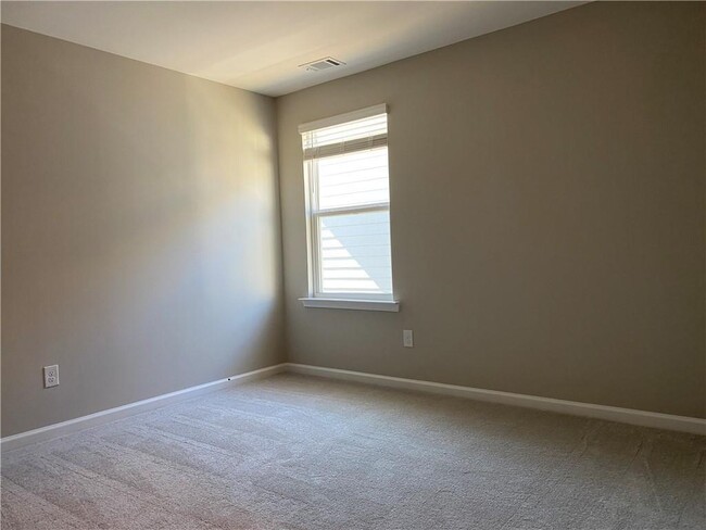 Building Photo - 4402 Grosbeak Dr