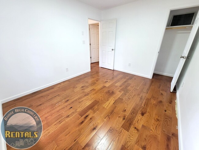 Building Photo - 427 Sugarloaf Rd