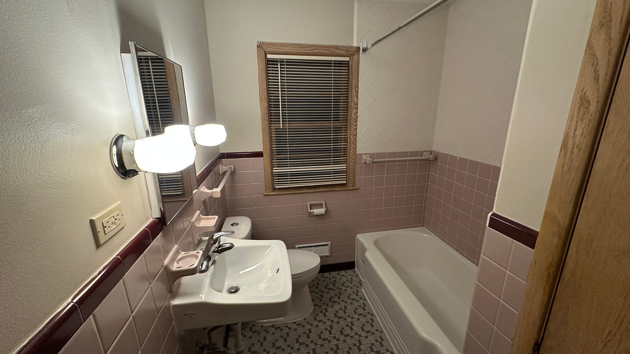 Building Photo - 4451 Bloomington Ave