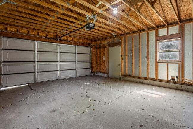 Building Photo - Four bedroom executive rental available no...