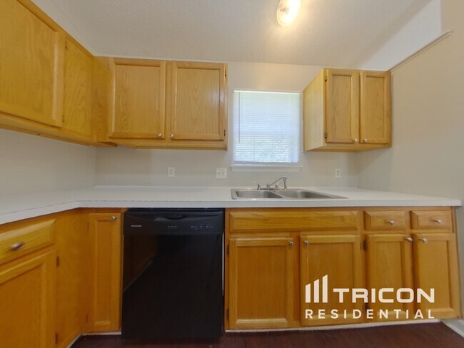 Building Photo - 425 Northshore Ct