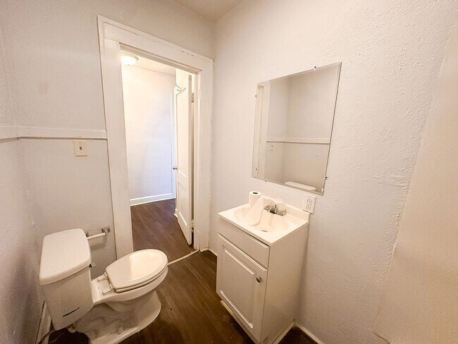 Building Photo - 136 W 37th St