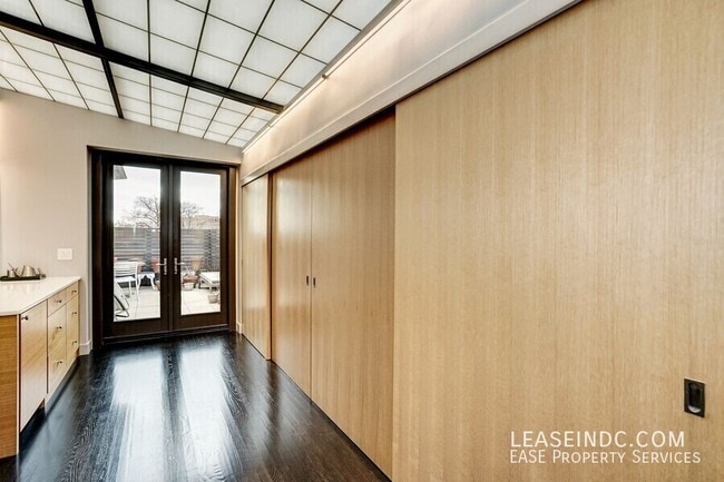 Building Photo - 1964 2nd St NW