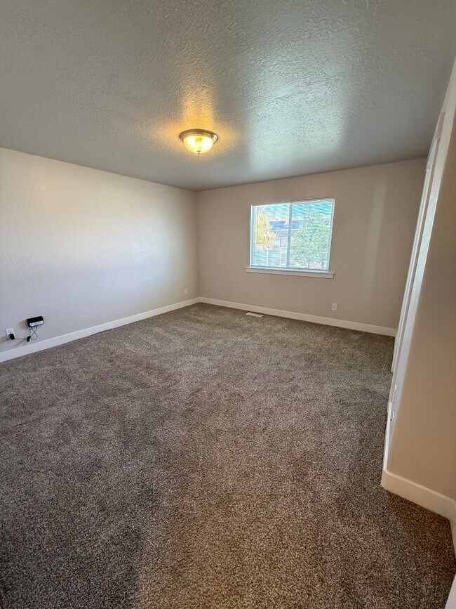 Building Photo - 1375 E Rachel Way