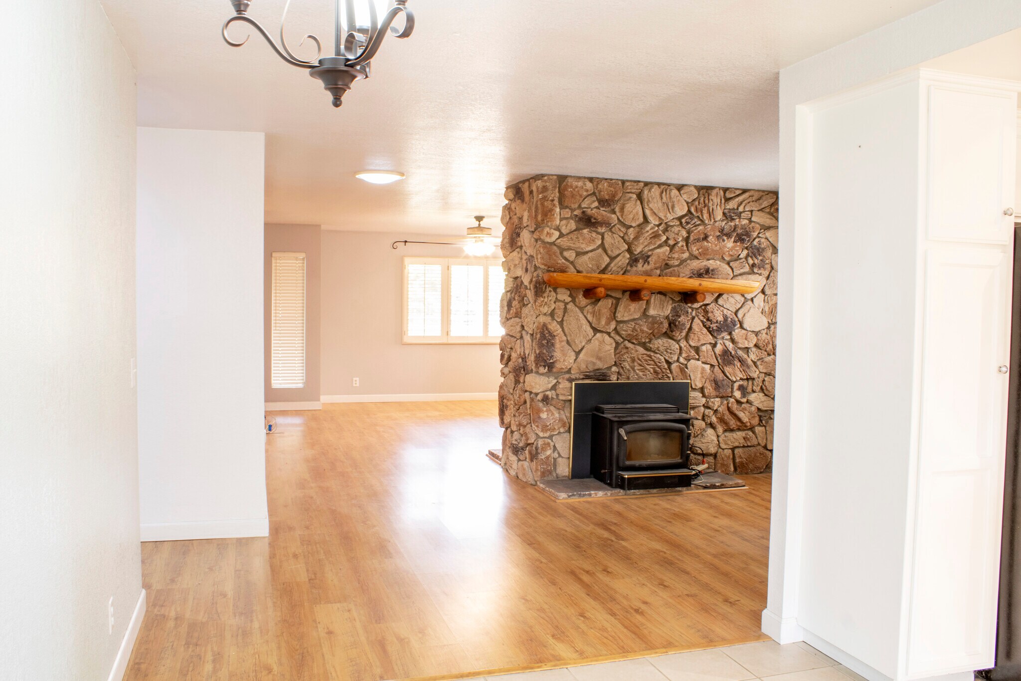 2nd Fireplace in extra area off of kitchen - 651 Hill St