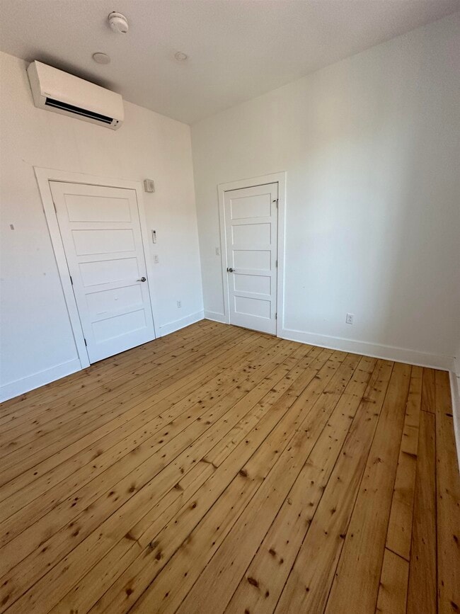 Building Photo - 4 Elliot St