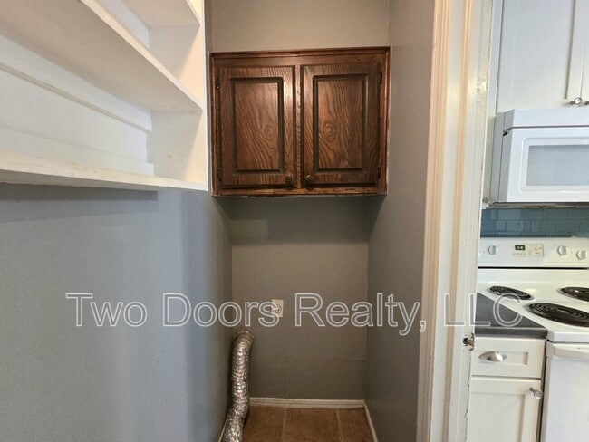 Building Photo - 507 Peppertree Ln