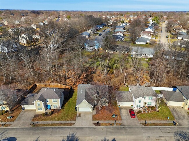 Building Photo - 417 N Village Cir