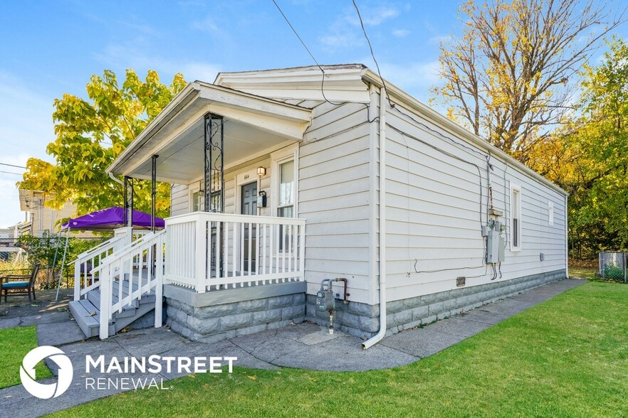 Building Photo - 664 S 27th St