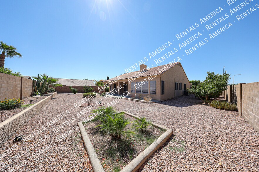 Building Photo - 1711 S 97th St