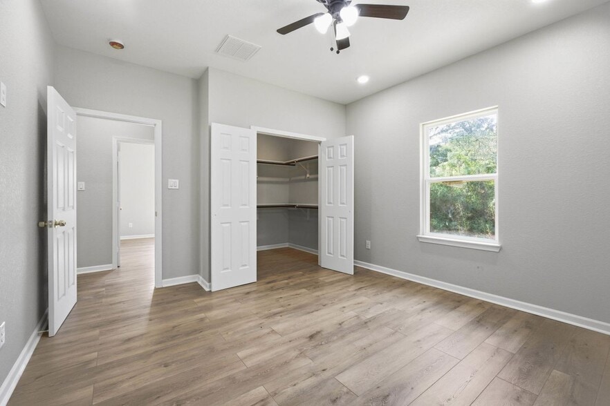 Building Photo - 1915 Ross Ave