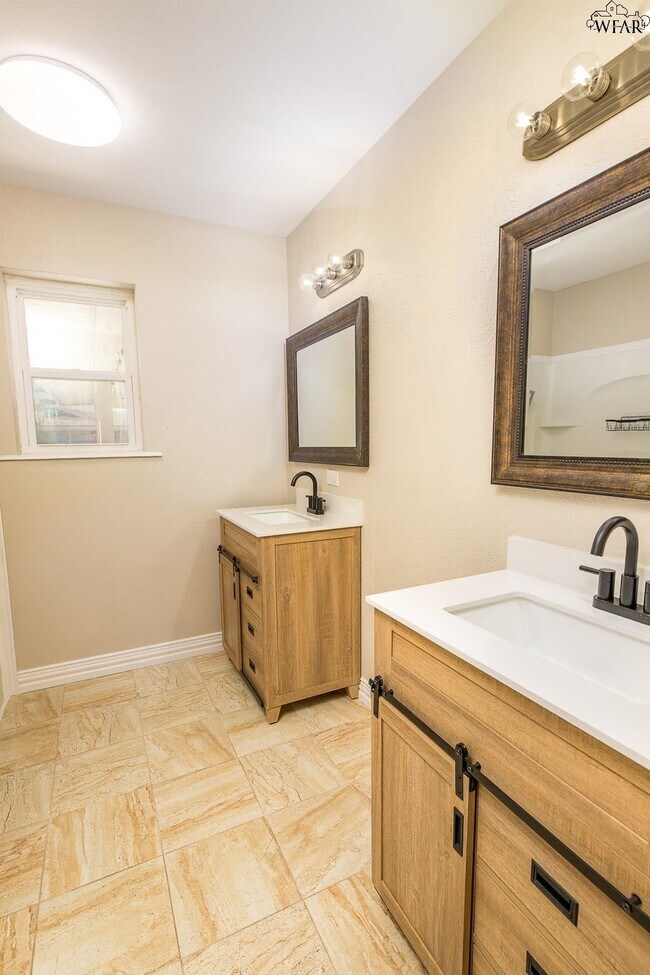 Building Photo - 1046 Jan Lee Dr