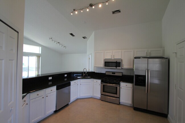 Building Photo - 210 Garberia Dr