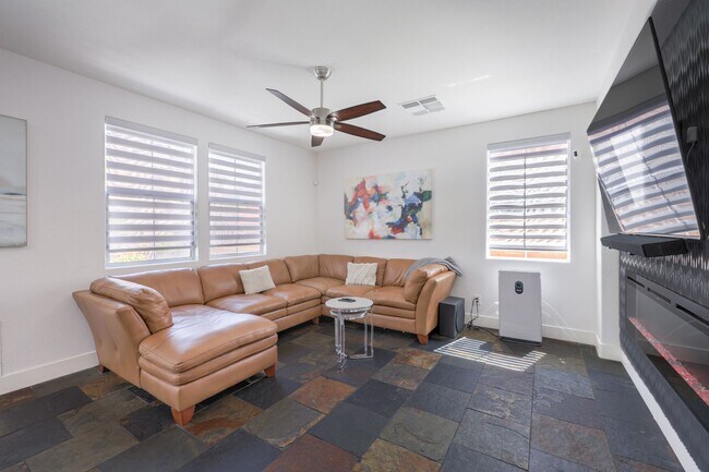 Building Photo - Newly Upgraded 4 Bedroom Home