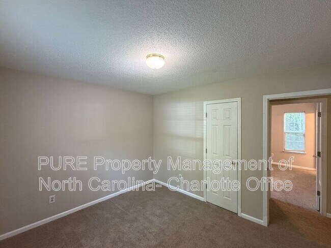 Building Photo - 3385 Hunting Wood Ct