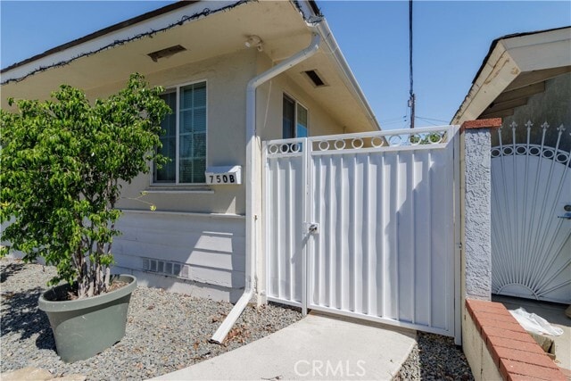 Building Photo - 750 N Bonita Ct