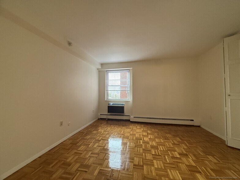 Building Photo - 530 Cambridge St