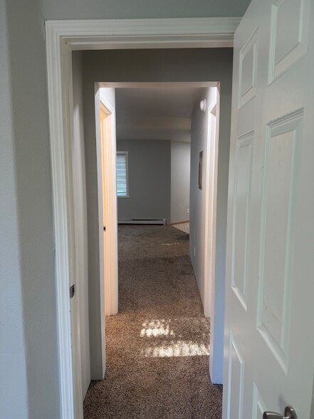 Building Photo - 551 N Robin Cir