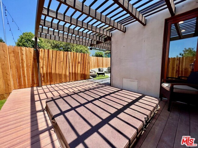 Building Photo - 10327 Lorenzo Dr