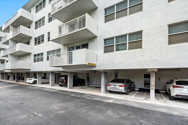 Building Photo - 550 Bayshore Dr