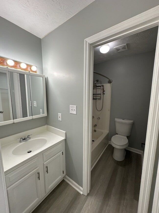 Building Photo - Beautiful 3 Bedroom, 2 Bath Home-3013 Steeple Chase Ct.