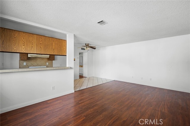 Building Photo - 16226 Vanowen St