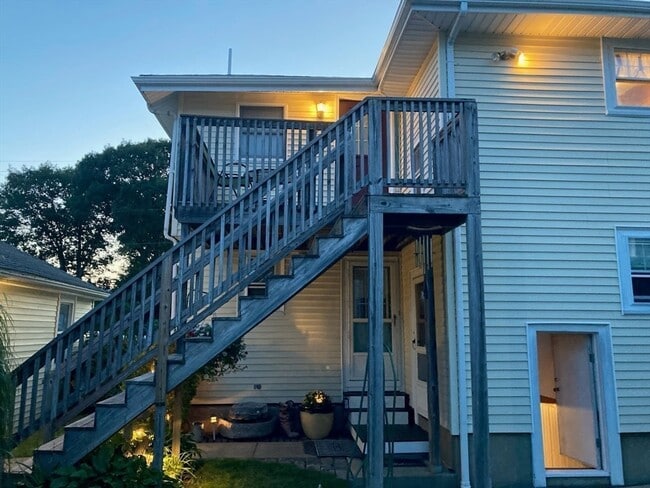 Building Photo - 93 Russell St