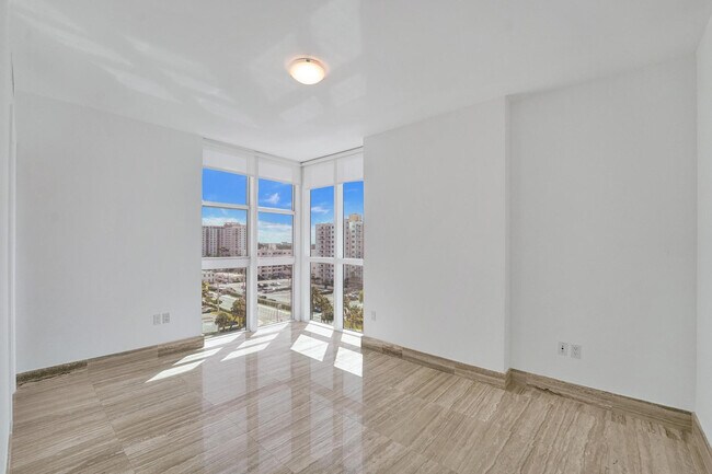 Building Photo - 101 S Fort Lauderdale Beach Blvd