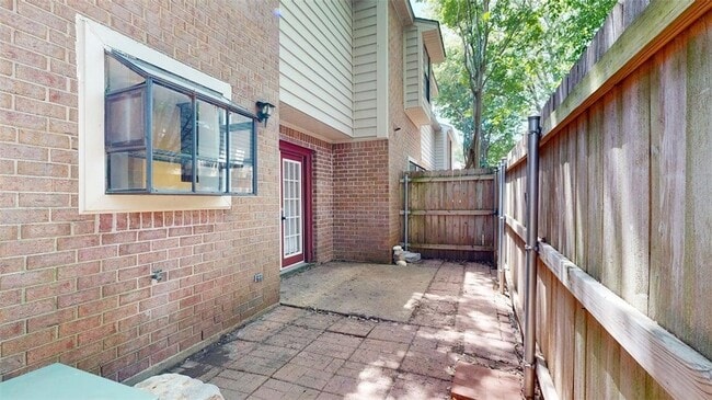 Building Photo - 1904 Dartmouth St