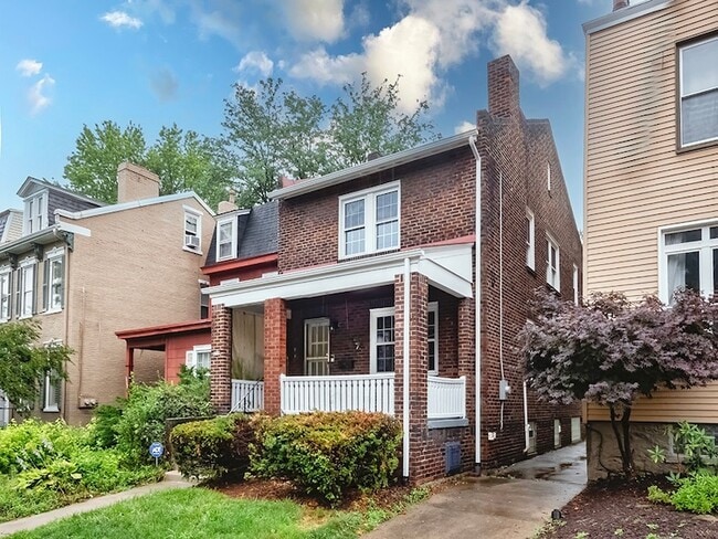 Primary Photo - 5519 Howe St