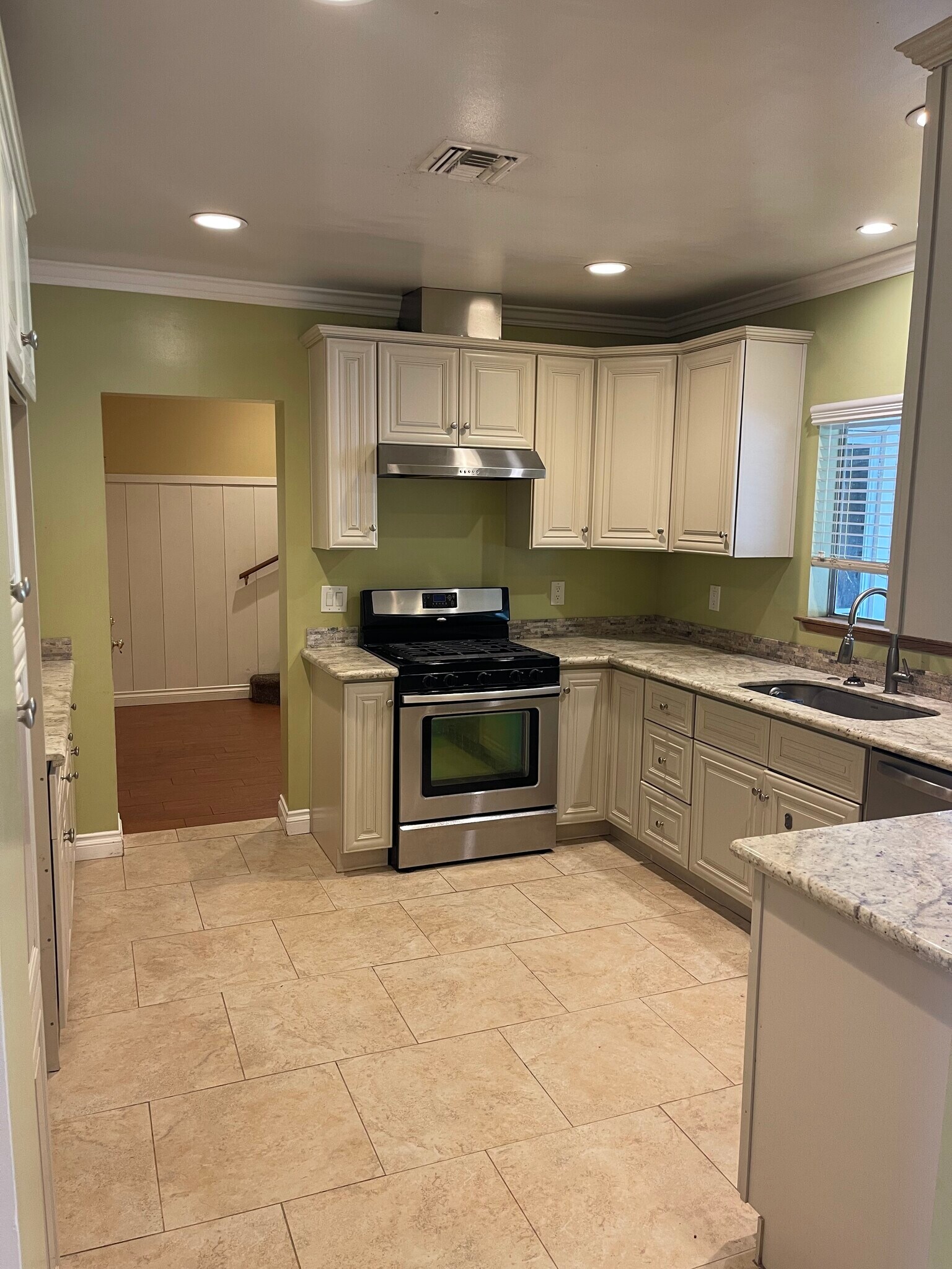 Building Photo - 1538 Zara St