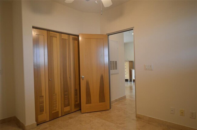Building Photo - 9420 Seawall Blvd