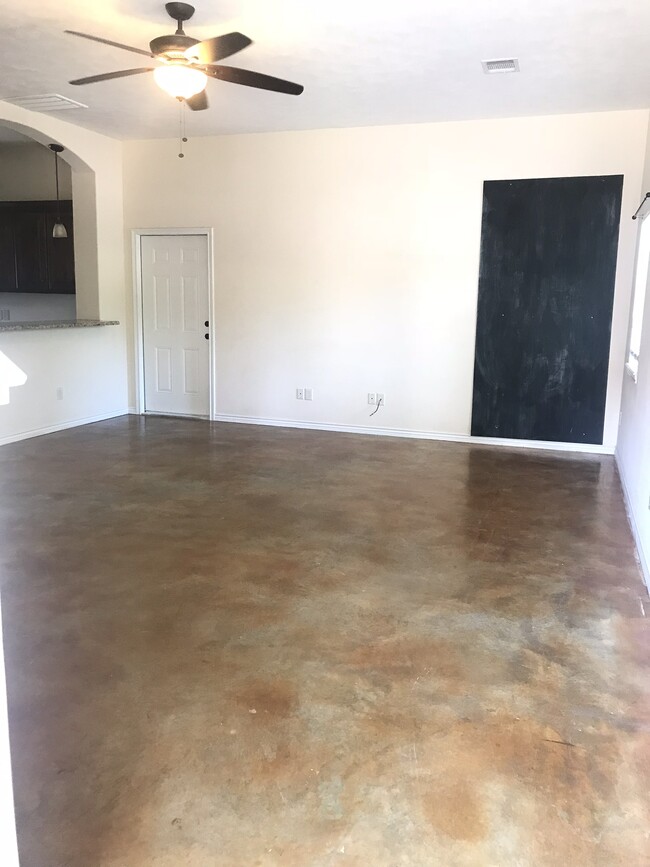 Building Photo - 3933 Riverside Pky