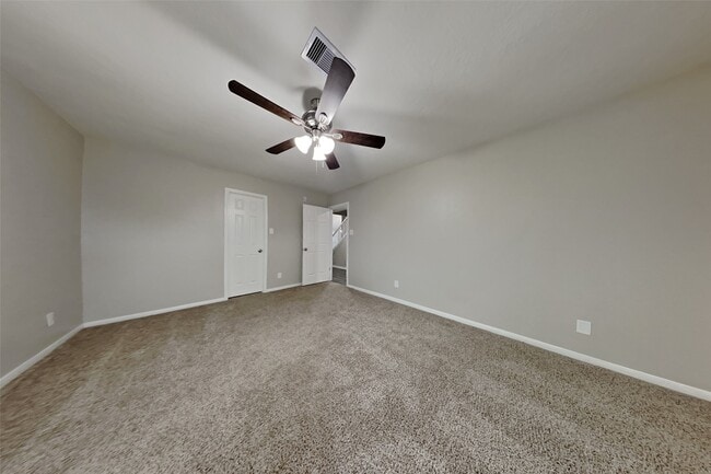 Building Photo - 6818 White Tail Dr