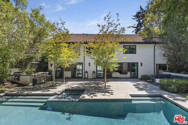 Building Photo - 9684 Wendover Dr