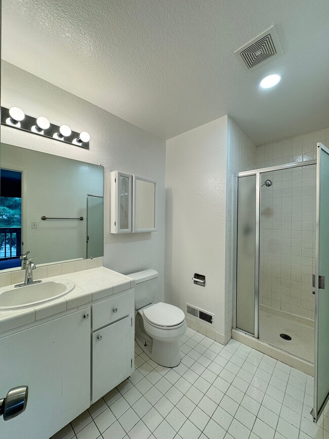 Building Photo - 1975 Olmo Way