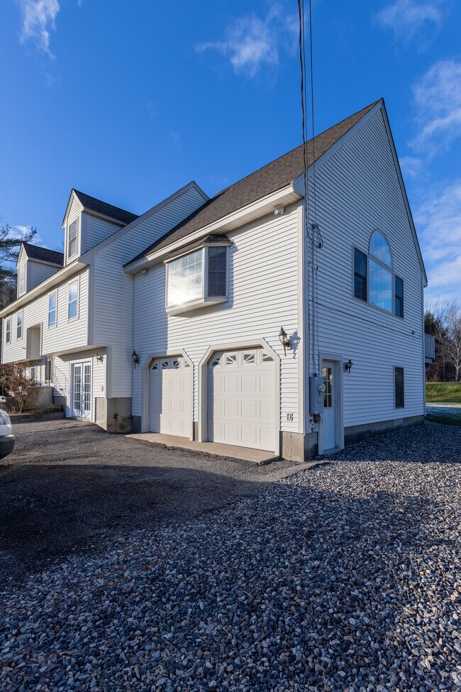 Building Photo - 4 Pheasant Ct