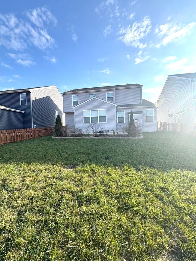 Building Photo - Charming 3 Bed, 2.5 bath in Blacklick!