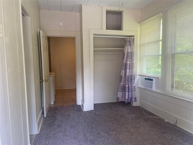Building Photo - 401 W 38th St