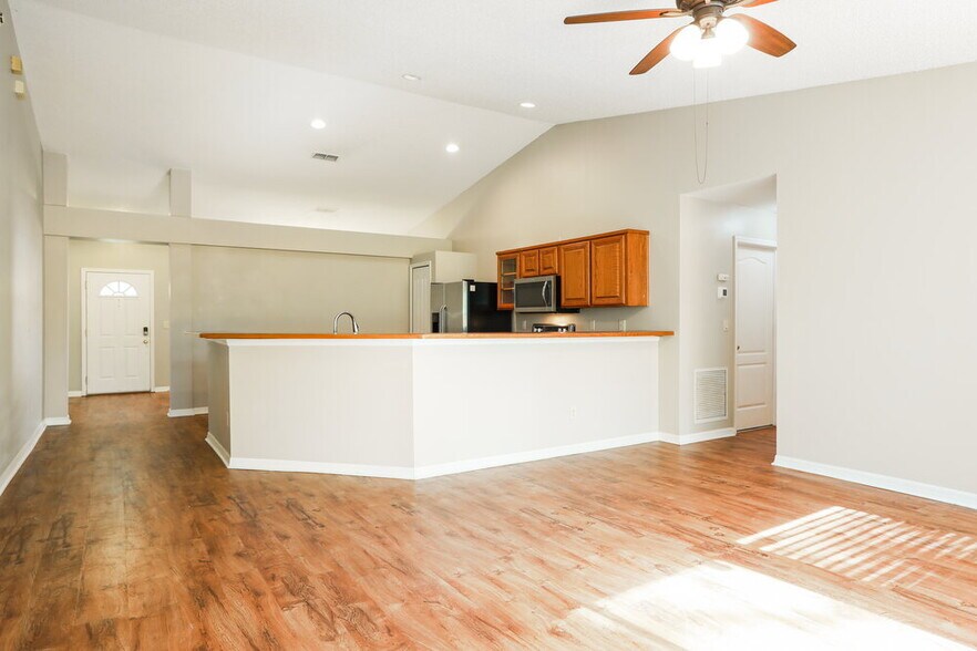 Building Photo - 313 Johns Glen Dr
