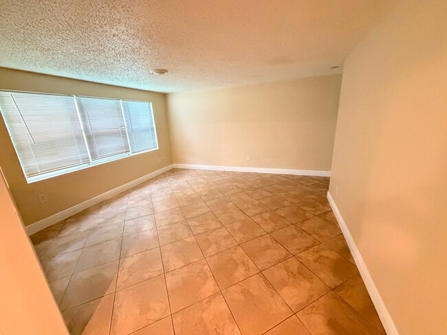 Building Photo - 4720 Salem Dr