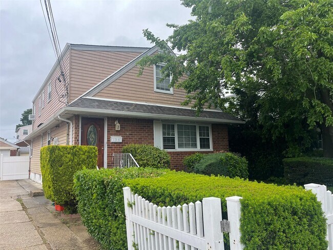 Building Photo - 198 Hill Ave