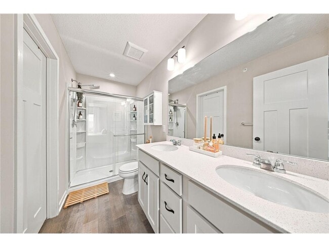 Building Photo - 2217 Gateway Curv